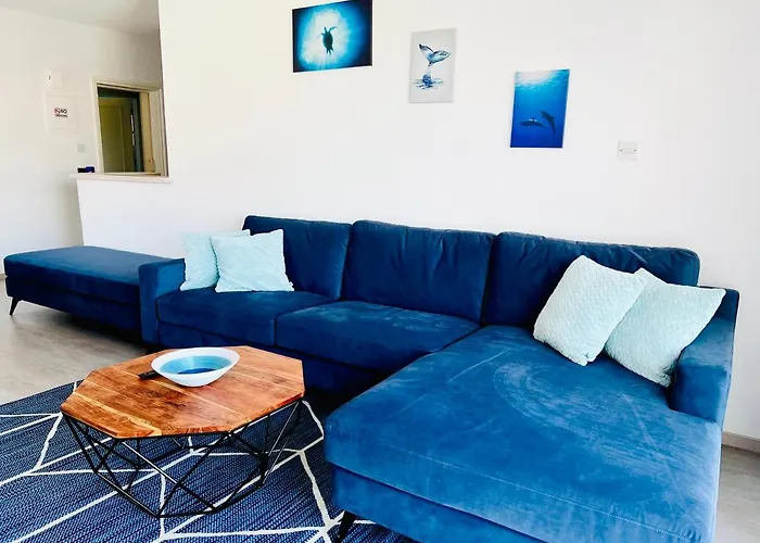 Golden Palms Paradise Garden * パ フォス