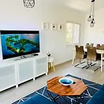 Golden Palms Paradise Garden דירה